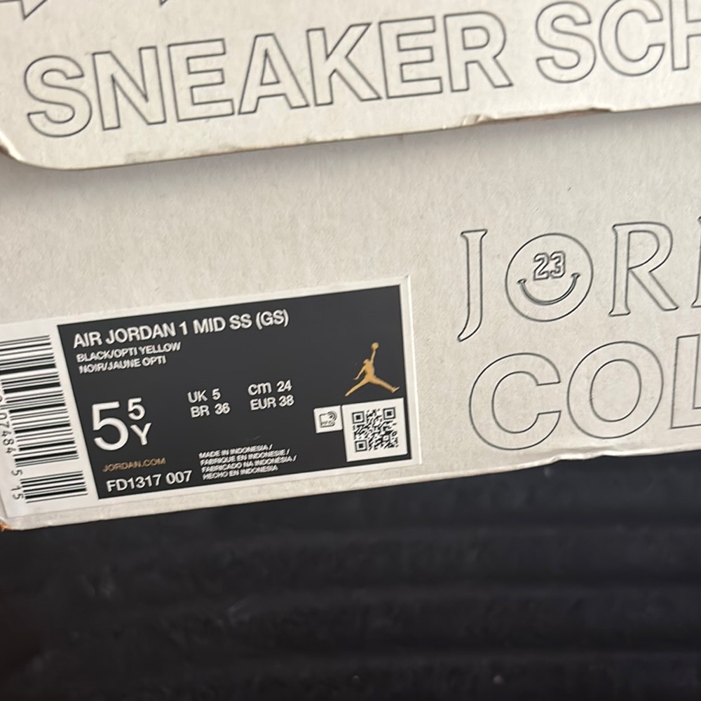 Six Championships Jordan 1s - Picture 2 of 4